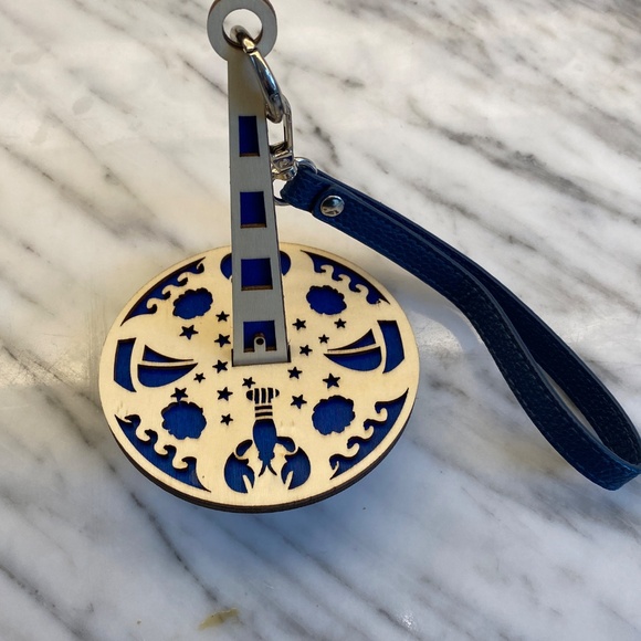 Wrist Yarn Holder: Lobster Sea Ocean Design Wood Crochet Knitting Carousel  Spin - Picture 3 of 4